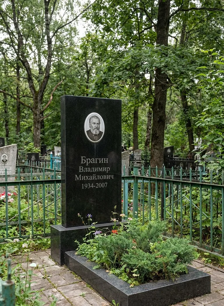 Аллея на Старо-Северном кладбище в Омске