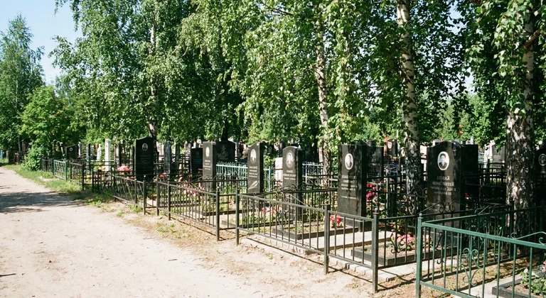 Памятники на Воскресенском кладбище в Ставрополе
