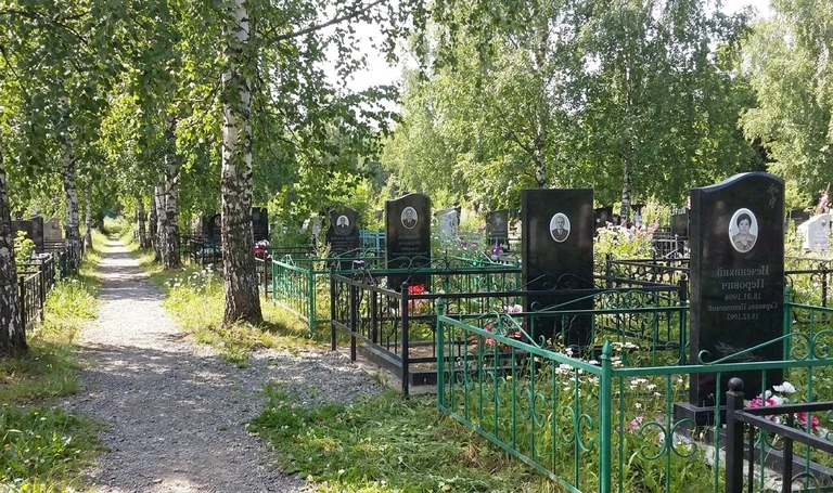 Памятники на Южном кладбище в Томске