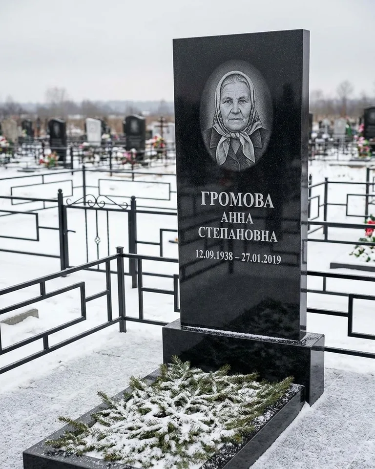 Простой вертикальный памятник под ключ зимой в Екатеринбурге