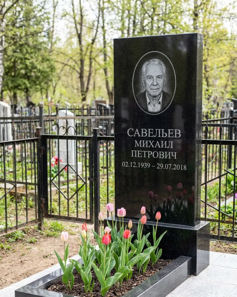 Горизонтальный памятник под ключ на гранитном основании в Екатеринбурге