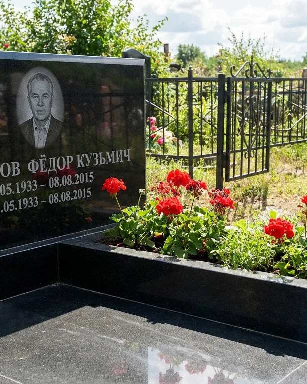 Двойной памятник под ключ с крестом в Екатеринбурге