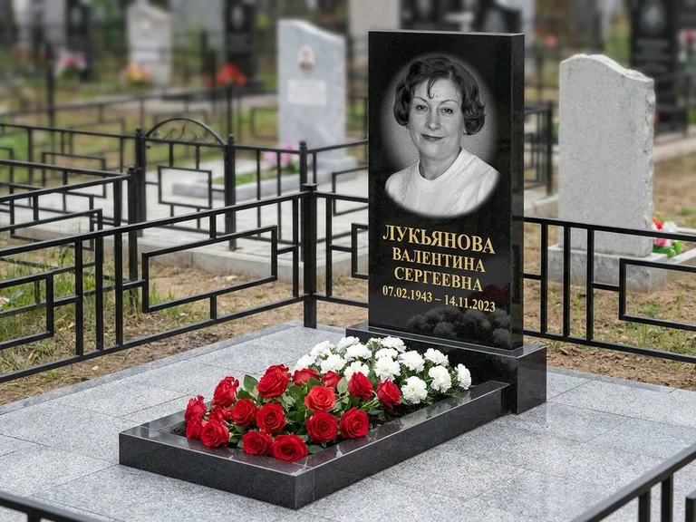 Портрет на памятнике в Екатеринбурге — Ч/б портрет → гравировка на стандартном комплексе