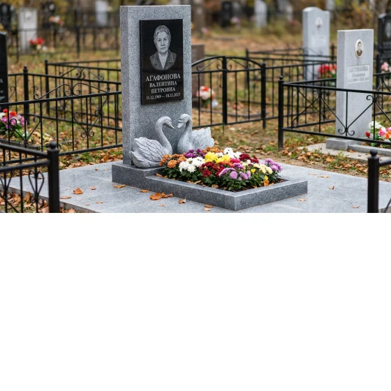 Памятник с парой лебедей из мансуровского гранита с портретом