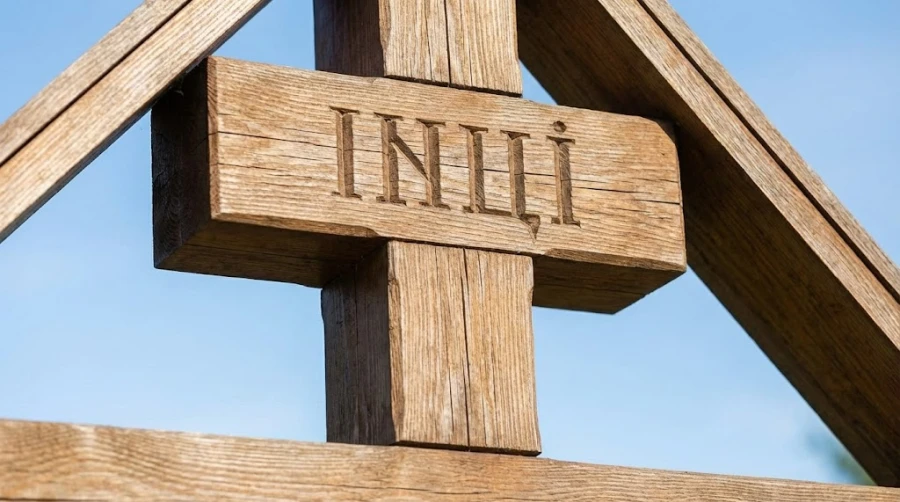 verkhnyaya-planka-kresta-titlo